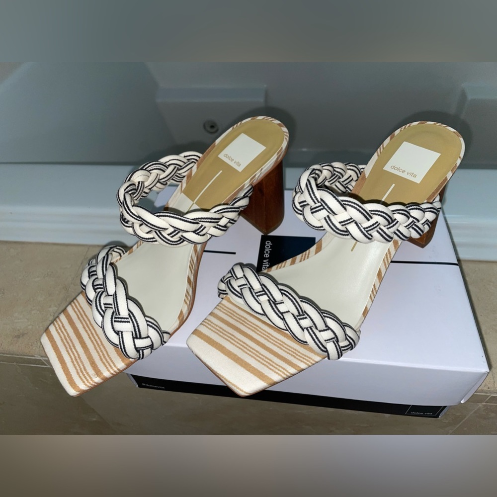 Dolce Vita, size 10, Paily Sandal, worn twice, cream and black stripe